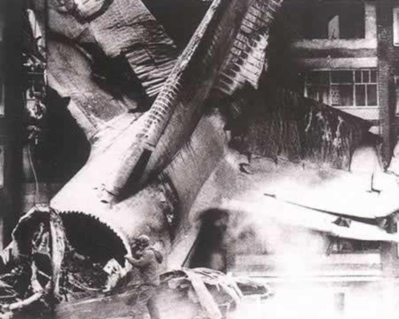 俄空軍運(yùn)輸機(jī)墜落民宅