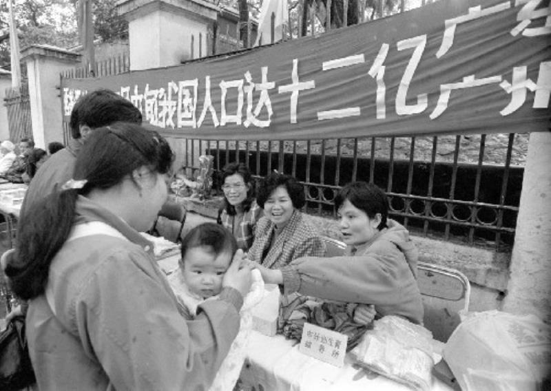 中國大陸人口達(dá)到12億(臺港澳除外)