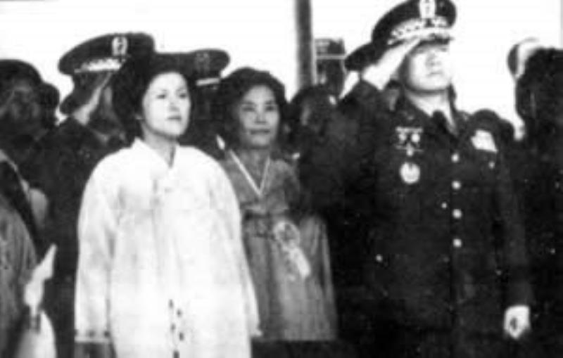 韓國(guó)法院終審判決前總統(tǒng)全斗煥和盧泰愚