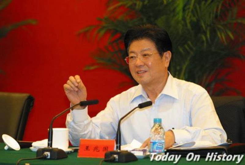 王兆國(guó)會(huì)見(jiàn)港澳特區(qū)青年企業(yè)家代表