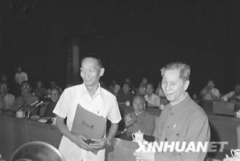 袁隆平榮獲我國第一個特等發(fā)明獎