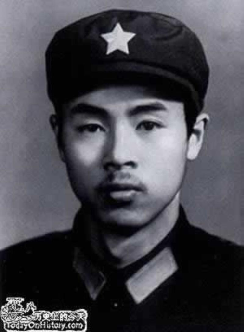 當(dāng)代大學(xué)生的榜樣張華為搶救群眾犧牲