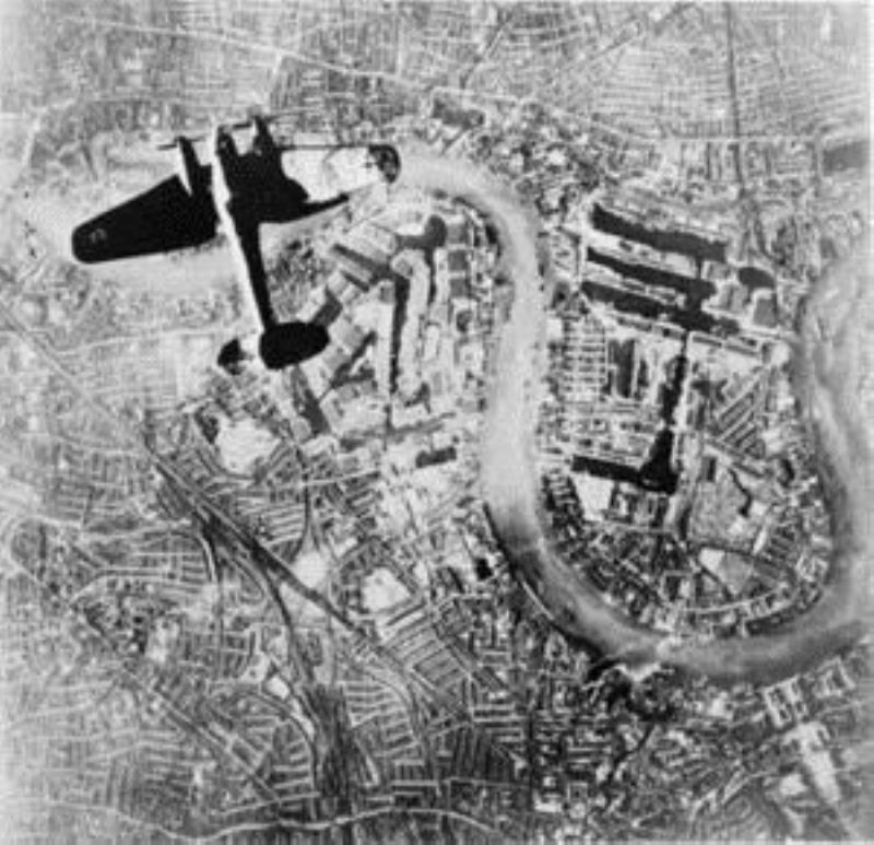 英國皇家空軍戰(zhàn)機(jī)發(fā)動不列顛戰(zhàn)役迎擊納粹德國空軍