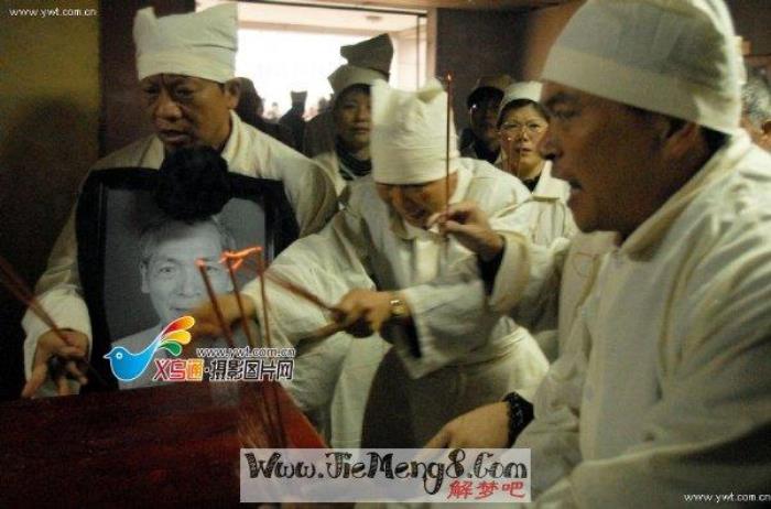 夢見婆婆死了辦喪事 夢見活著的婆婆去世什么預(yù)兆解夢